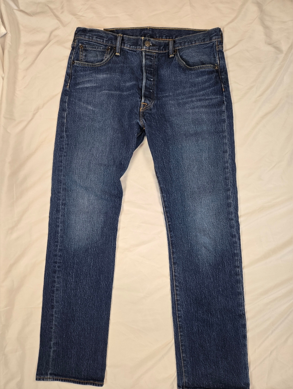 Levi's Men's Dark Blue Straight Jeans Button Fly. TH